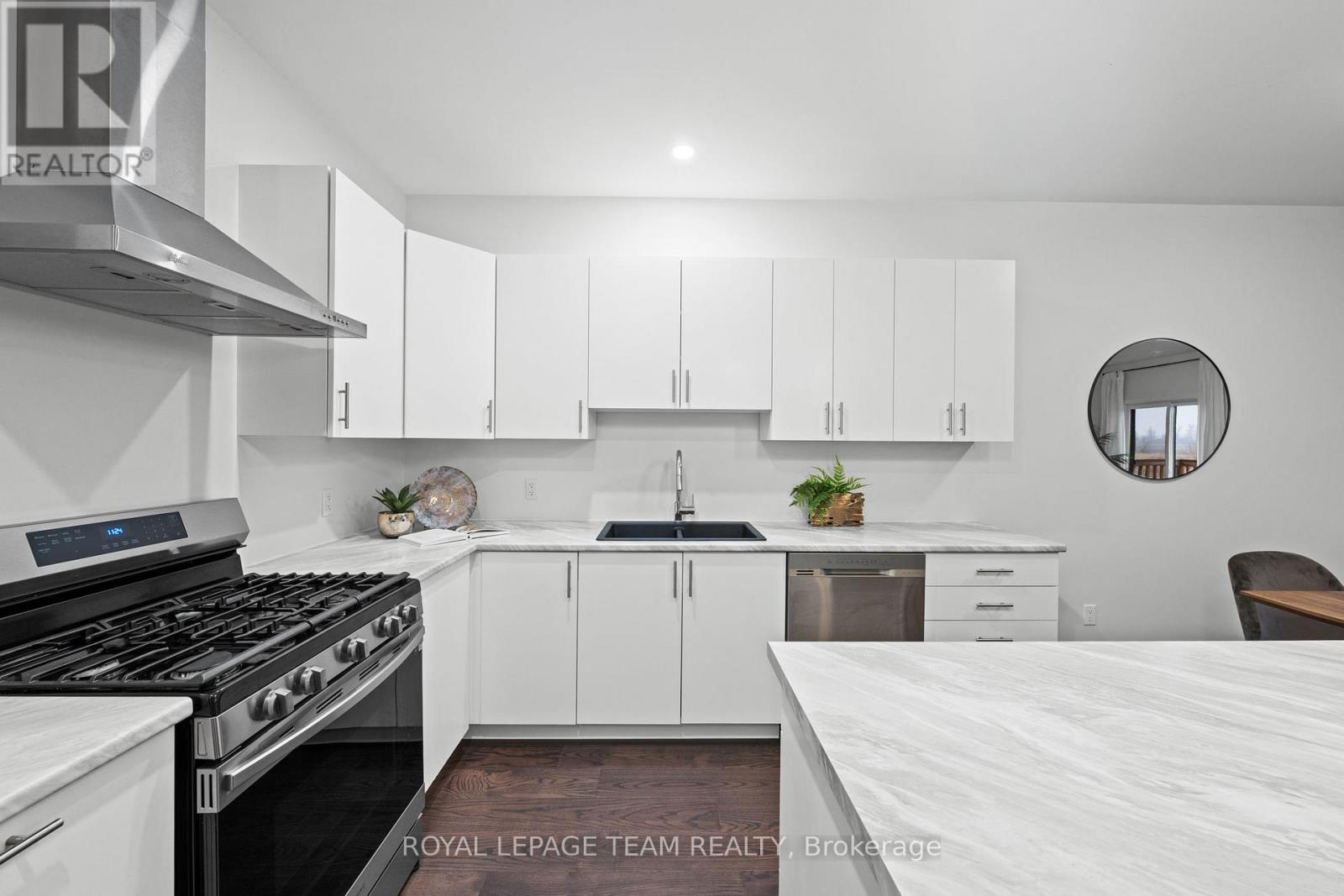 454 Arora Crescent, North Dundas, Ontario  K0C 2K0 - Photo 11 - X12584058