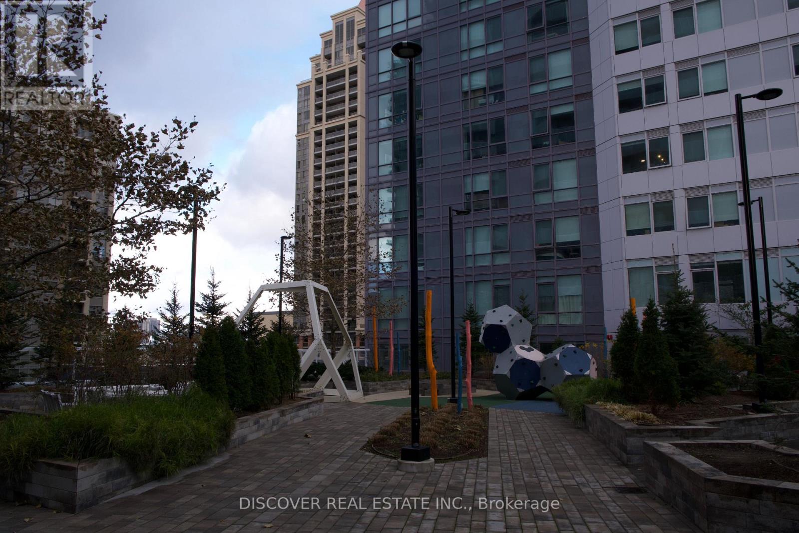 3704 - 4065 Confederation Parkway, Mississauga, Ontario  L5B 0L4 - Photo 25 - W12584042