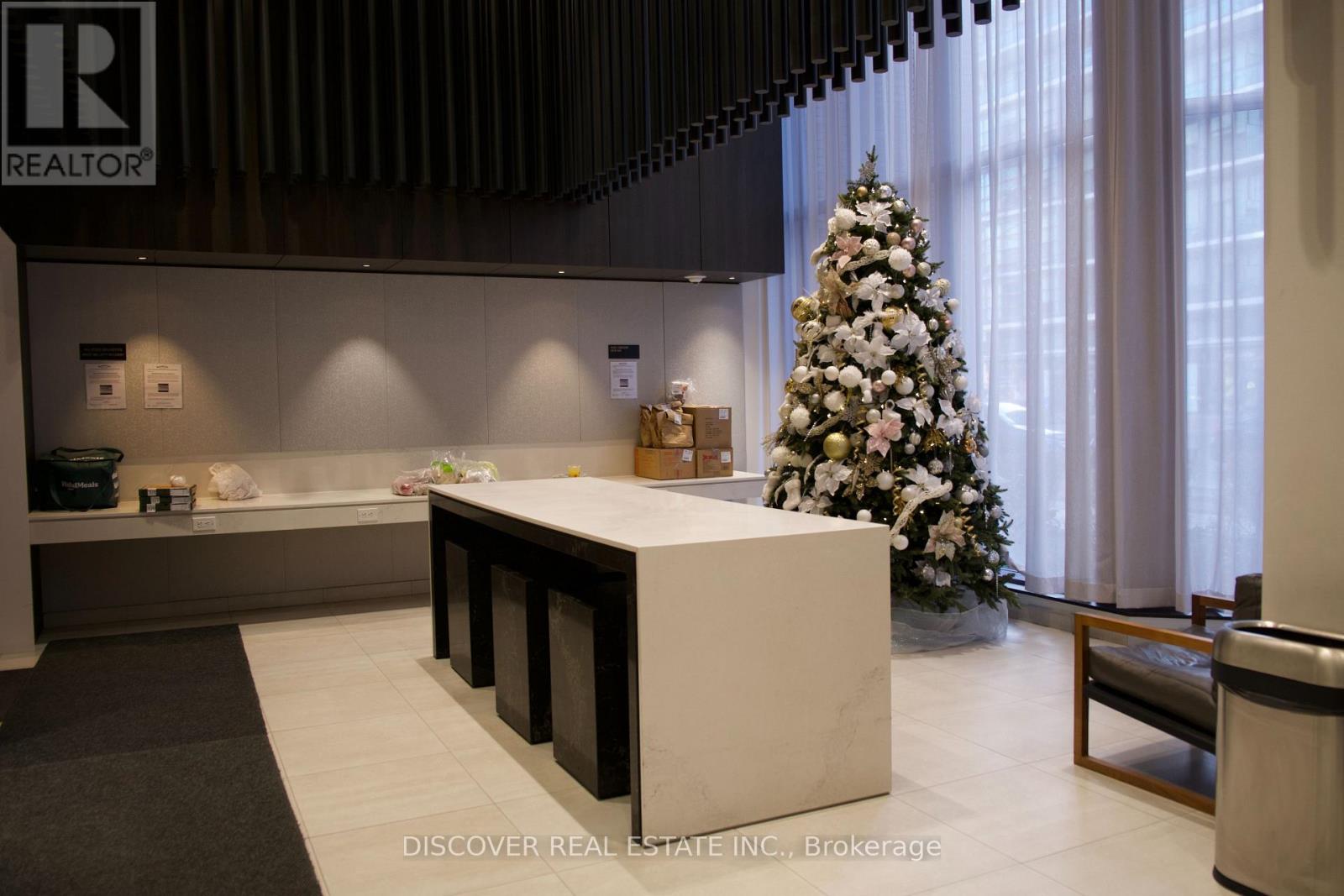 3704 - 4065 Confederation Parkway, Mississauga, Ontario  L5B 0L4 - Photo 2 - W12584042