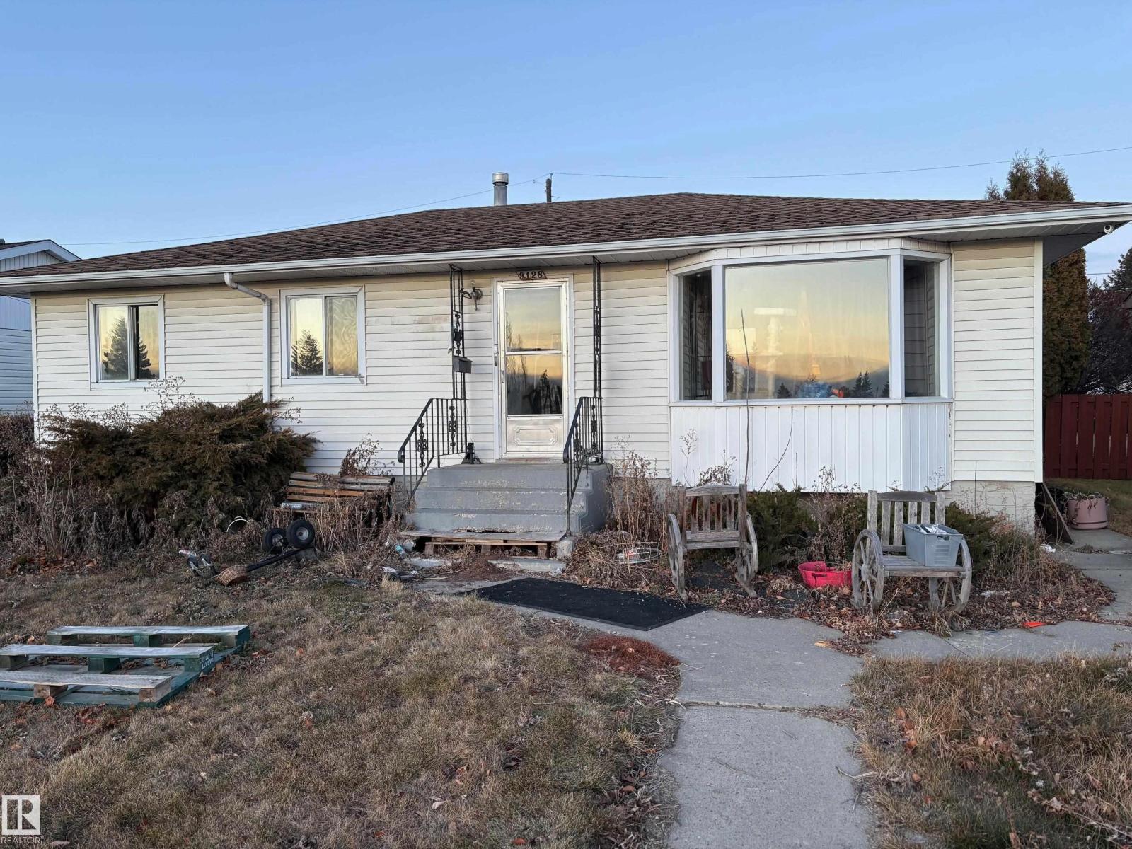 9128 129b Av Nw, Edmonton, Alberta  T5E 0P5 - Photo 2 - E4466929