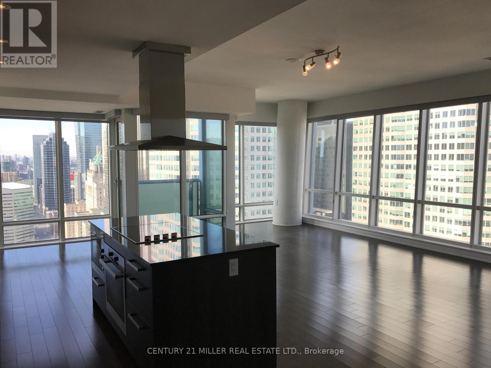 # 3705 - 8 The Esplande, Toronto, Ontario  M5E 0A6 - Photo 10 - C12584054