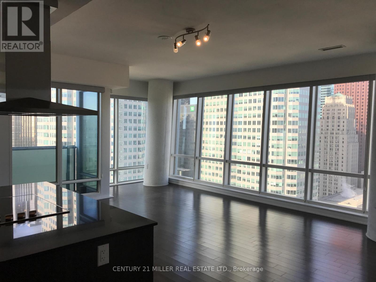 # 3705 - 8 The Esplande, Toronto, Ontario  M5E 0A6 - Photo 6 - C12584054