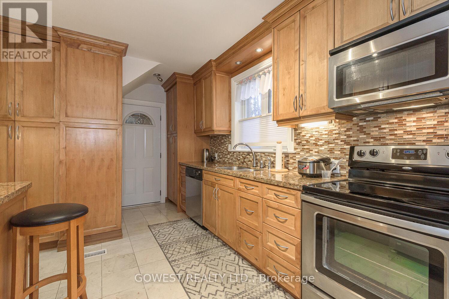 56 Panmure Crescent, Toronto, Ontario M1K 4Y6 - Photo 10 - E12584060