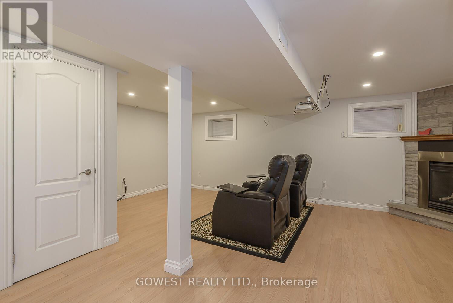 56 Panmure Crescent, Toronto, Ontario M1K 4Y6 - Photo 4 - E12584060