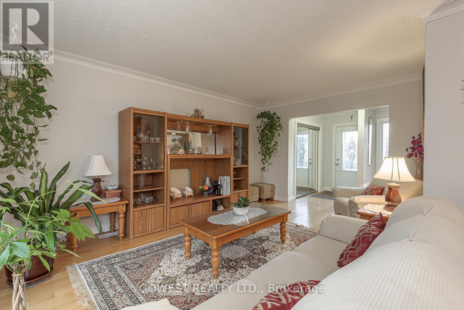 56 Panmure Crescent, Toronto, Ontario M1K 4Y6 - Photo 5 - E12584060