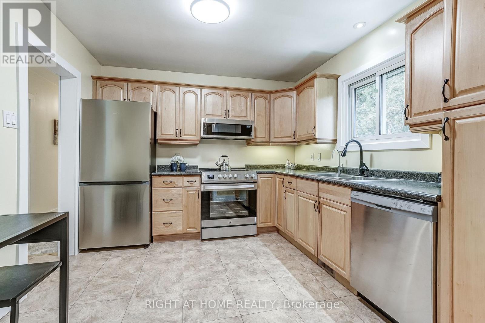 374 Toynevale Road, Pickering, Ontario L1W 2H1 - Photo 12 - E12584068