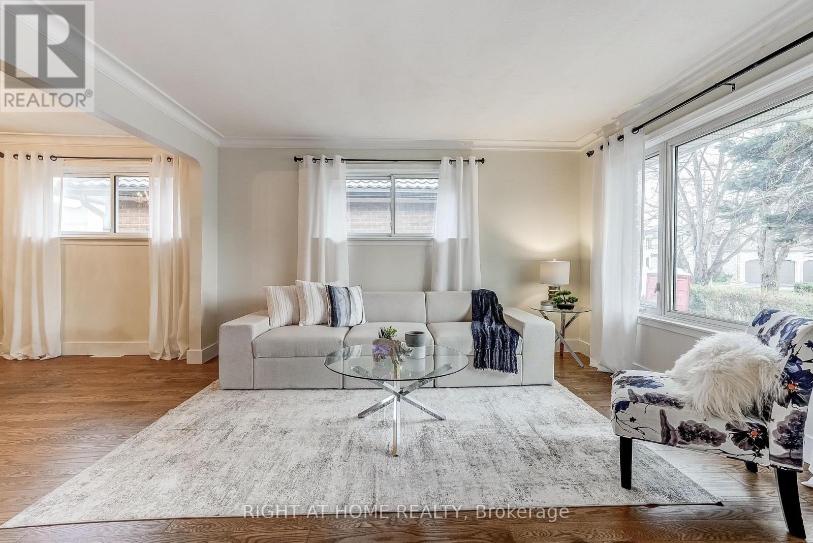 374 Toynevale Road, Pickering, Ontario L1W 2H1 - Photo 4 - E12584068