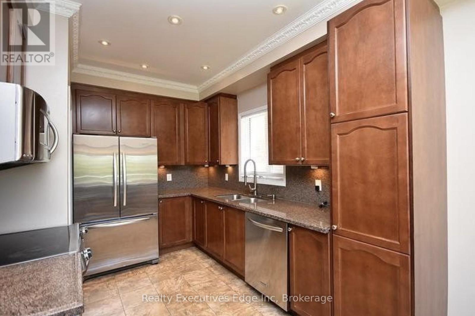 3364 Chief Mbulu Way, Mississauga, Ontario  L5M 0H7 - Photo 10 - W12584092