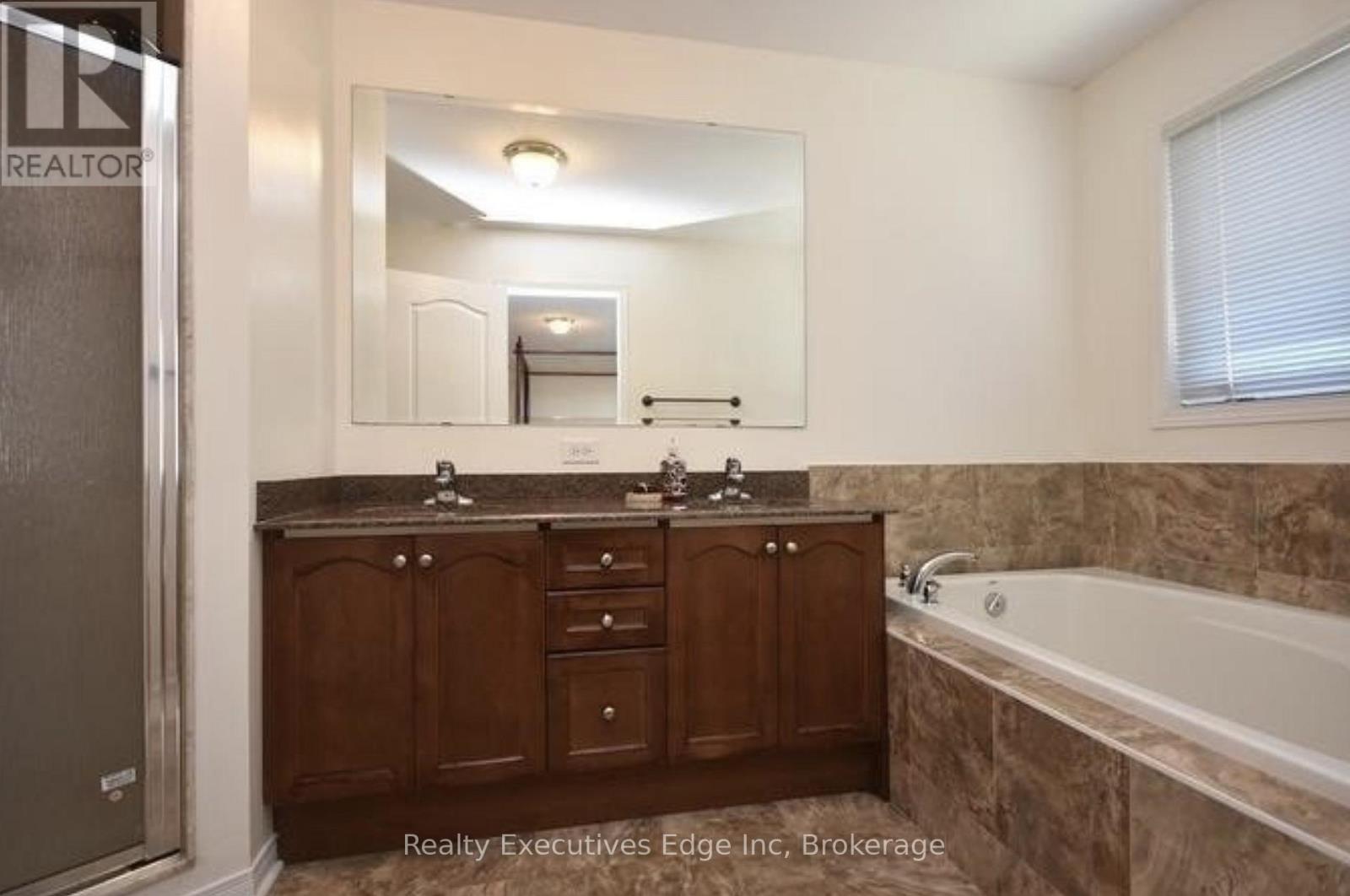 3364 Chief Mbulu Way, Mississauga, Ontario  L5M 0H7 - Photo 13 - W12584092