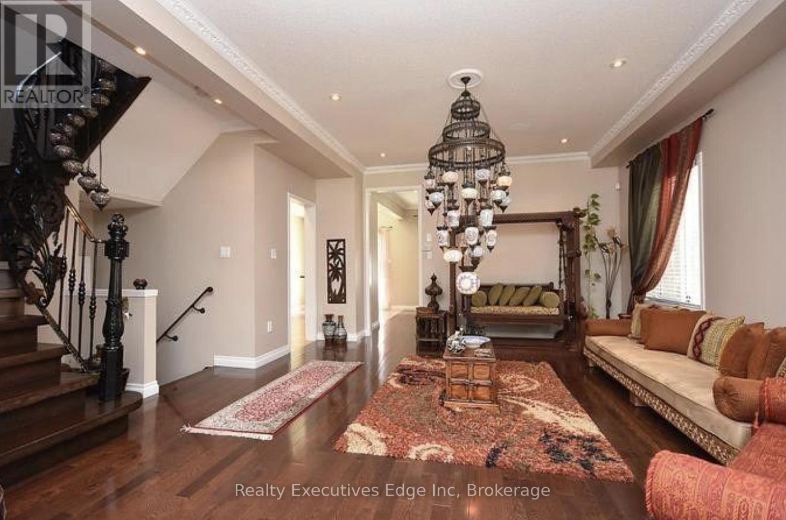 3364 Chief Mbulu Way, Mississauga, Ontario  L5M 0H7 - Photo 5 - W12584092