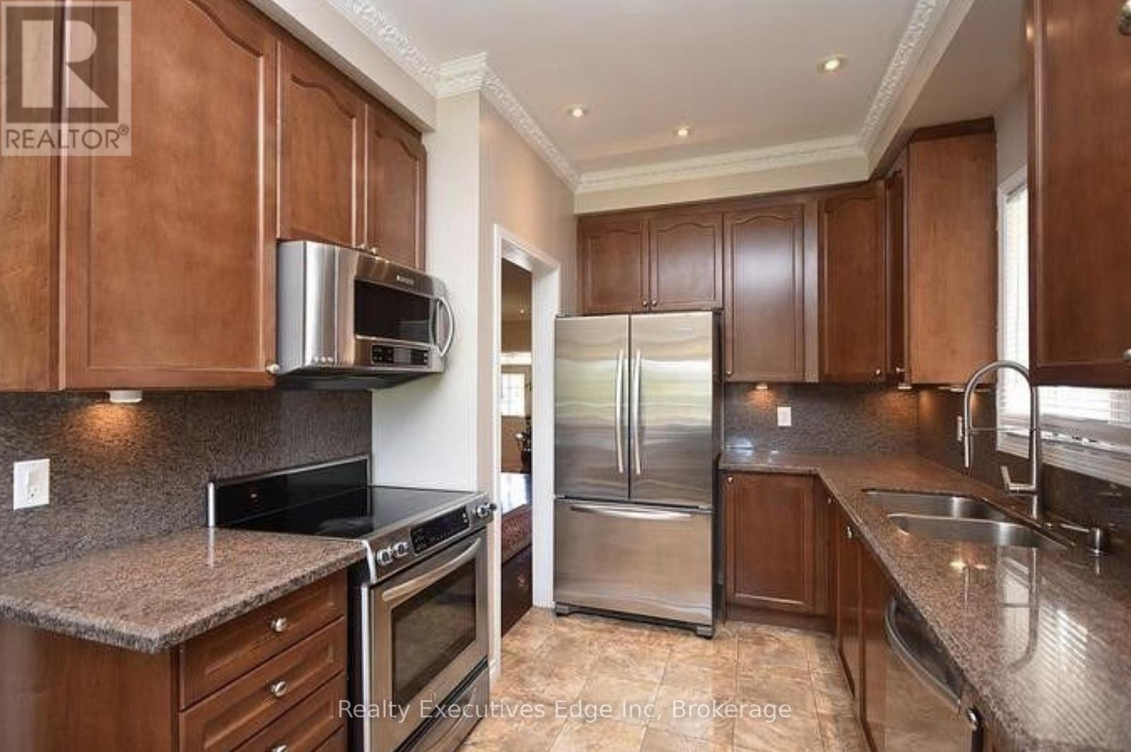 3364 Chief Mbulu Way, Mississauga, Ontario  L5M 0H7 - Photo 7 - W12584092