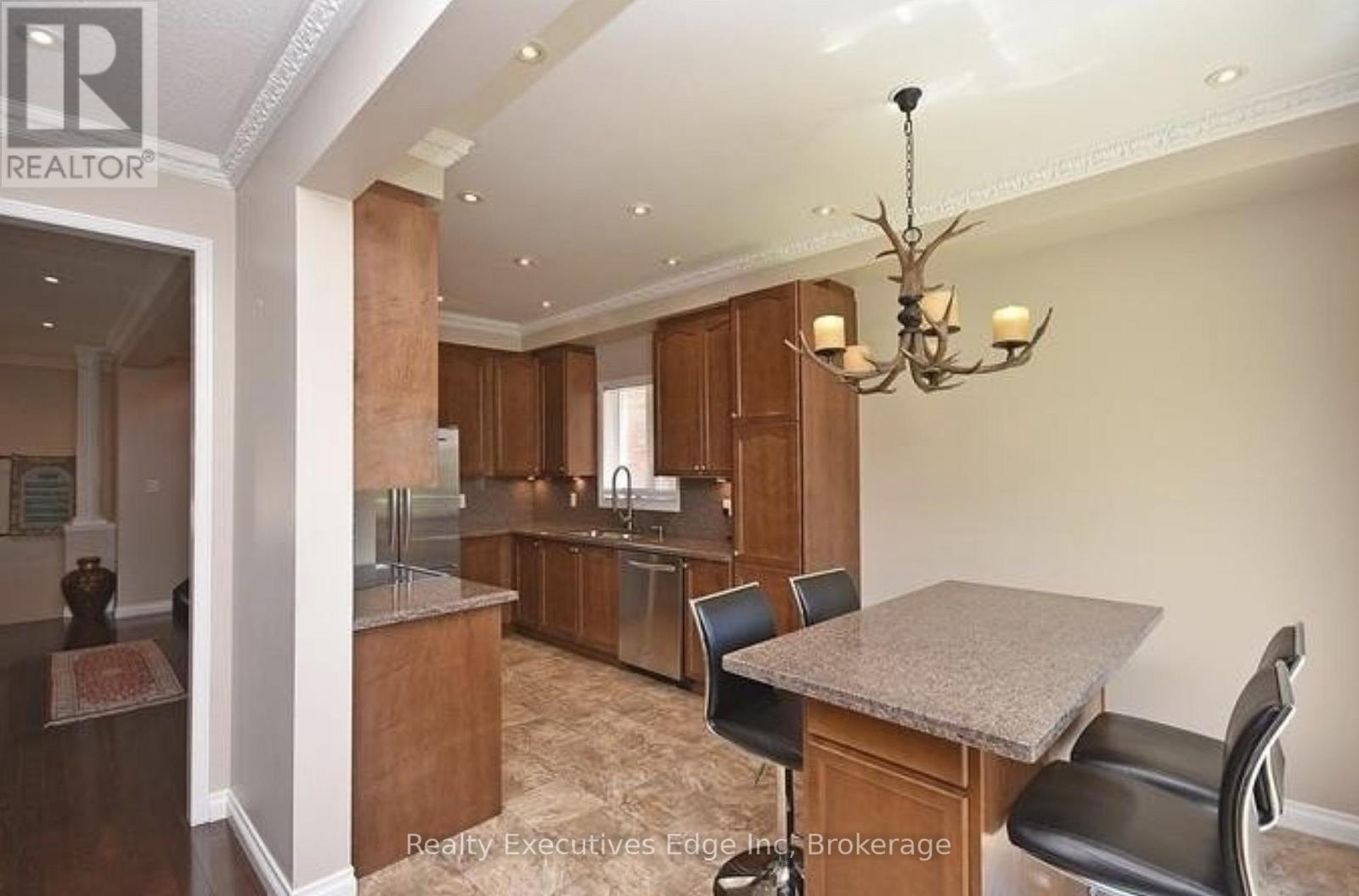 3364 Chief Mbulu Way, Mississauga, Ontario  L5M 0H7 - Photo 8 - W12584092