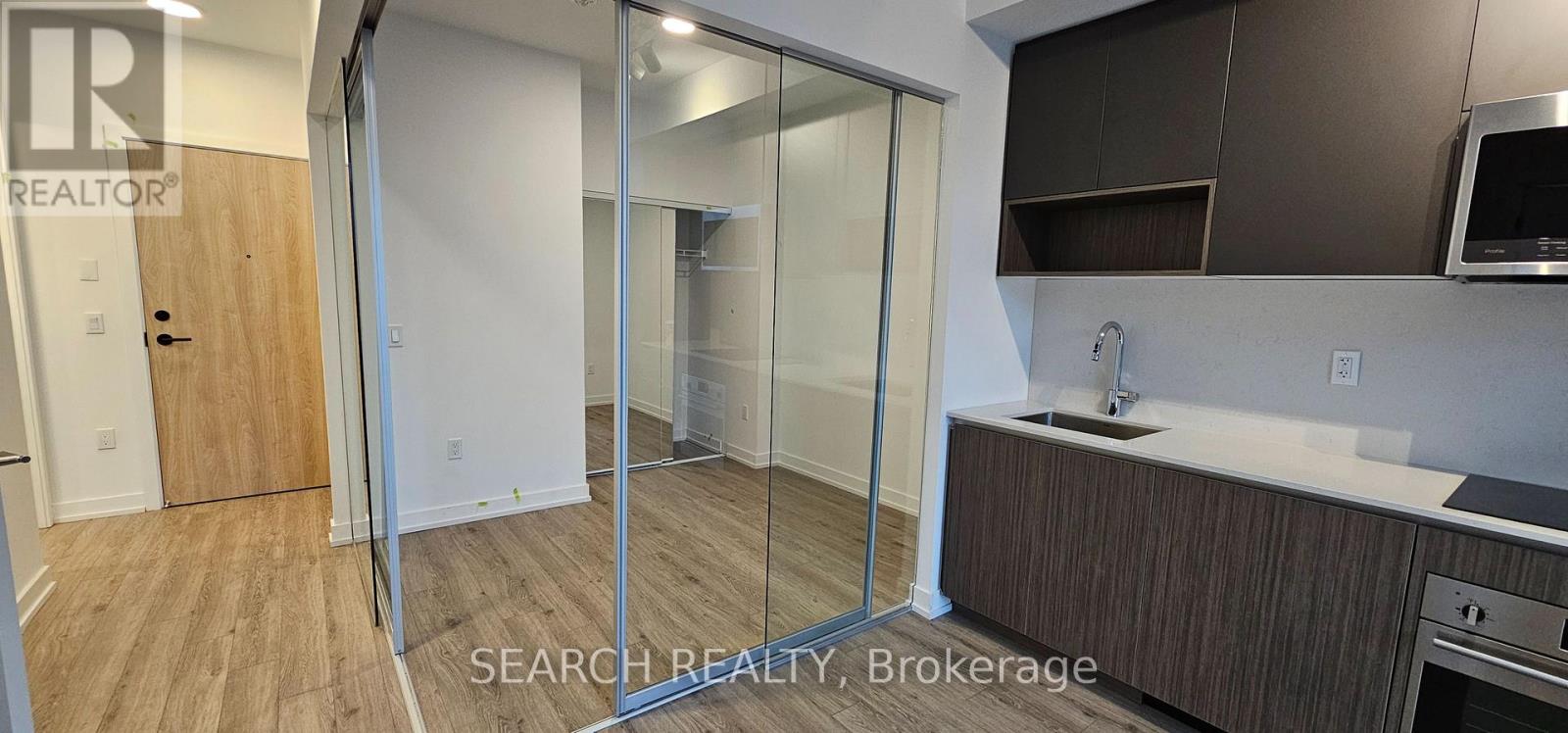 801 The Queensway, Toronto, Ontario  M8Z 1N4 - Photo 4 - W12584076