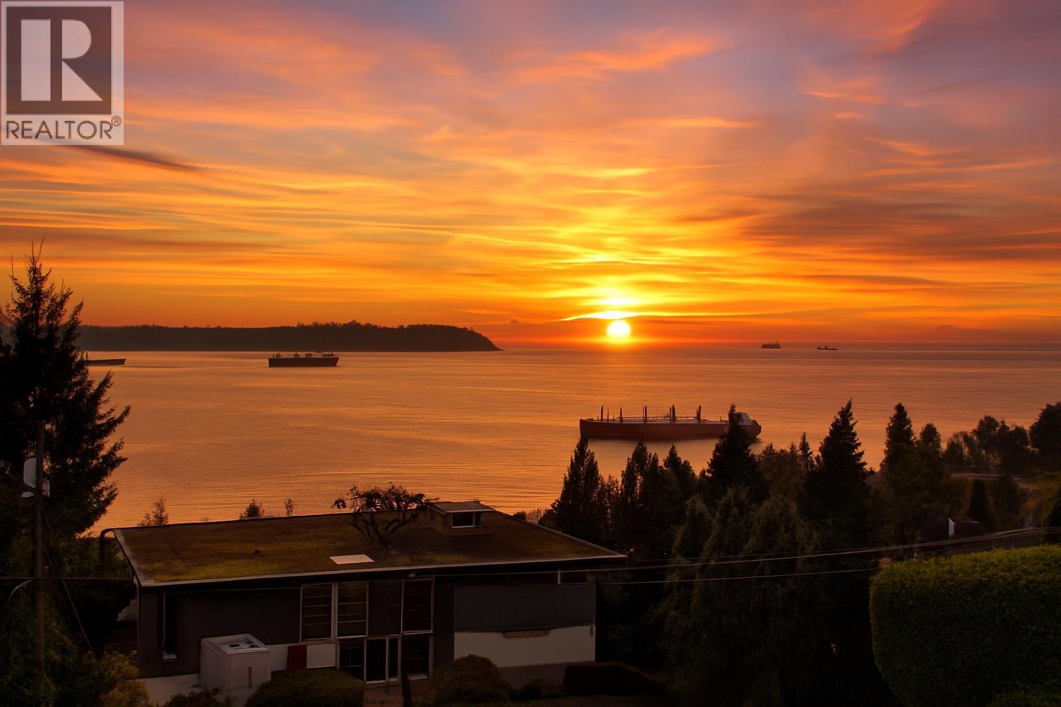 3295 WESTMOUNT ROAD, West Vancouver, British Columbia