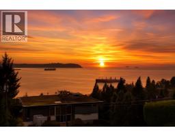 3295 WESTMOUNT ROAD, West Vancouver, British Columbia