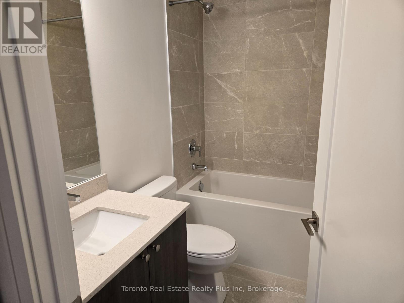 605 - 705 Davis Drive, Newmarket, Ontario  L3Y 2R2 - Photo 8 - N12584078