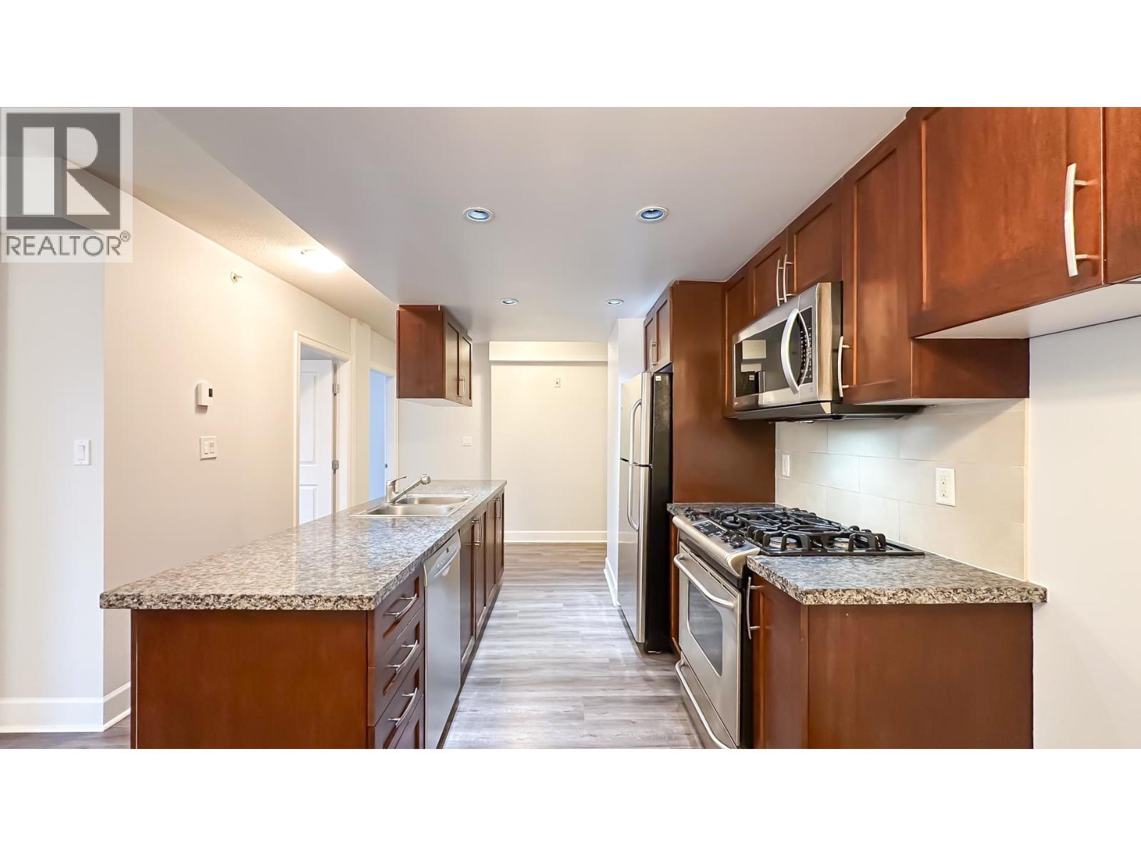 403 3811 Hastings Street, Burnaby, British Columbia  V5C 6V2 - Photo 6 - R3070756