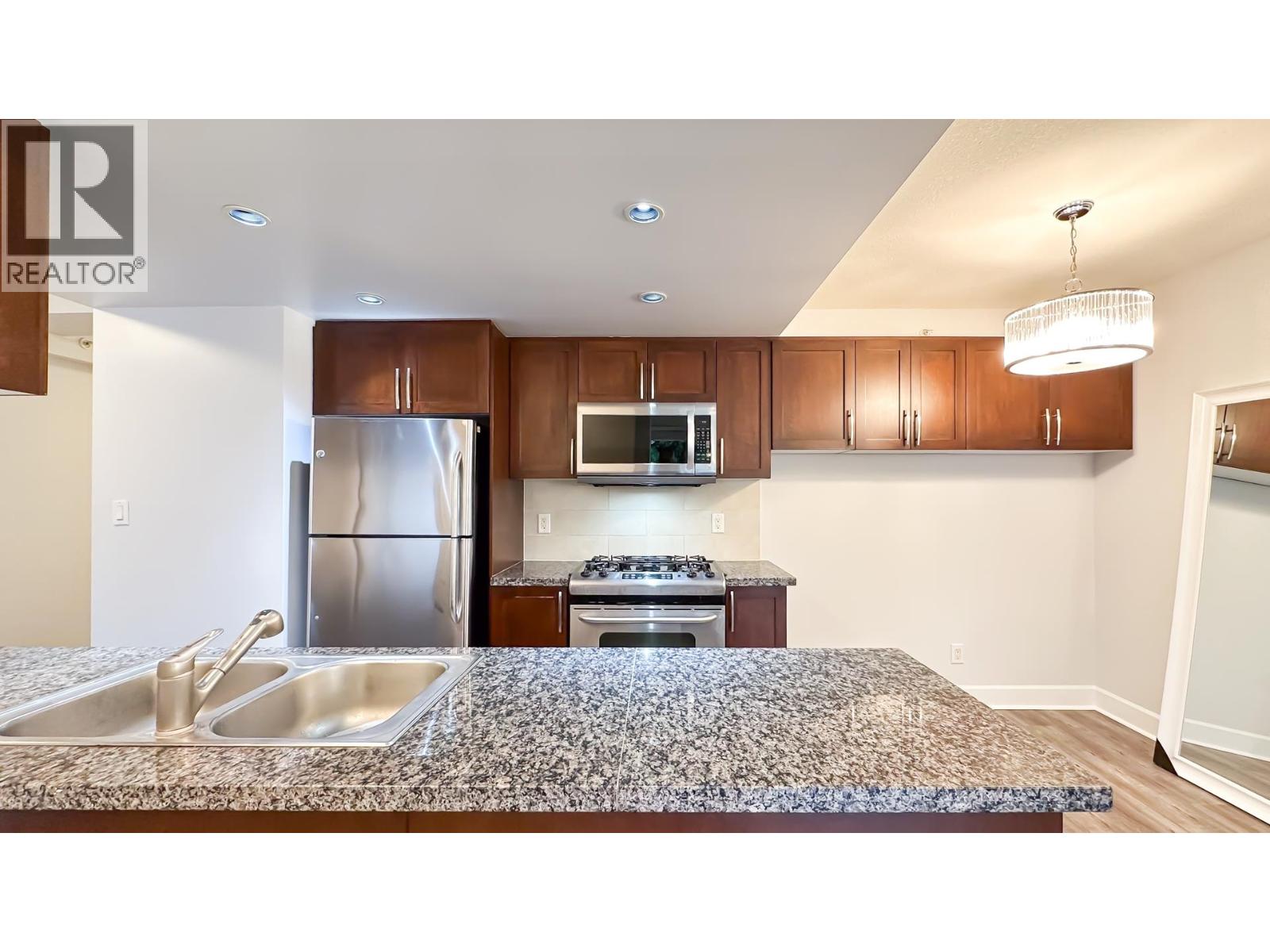 403 3811 Hastings Street, Burnaby, British Columbia  V5C 6V2 - Photo 5 - R3070756