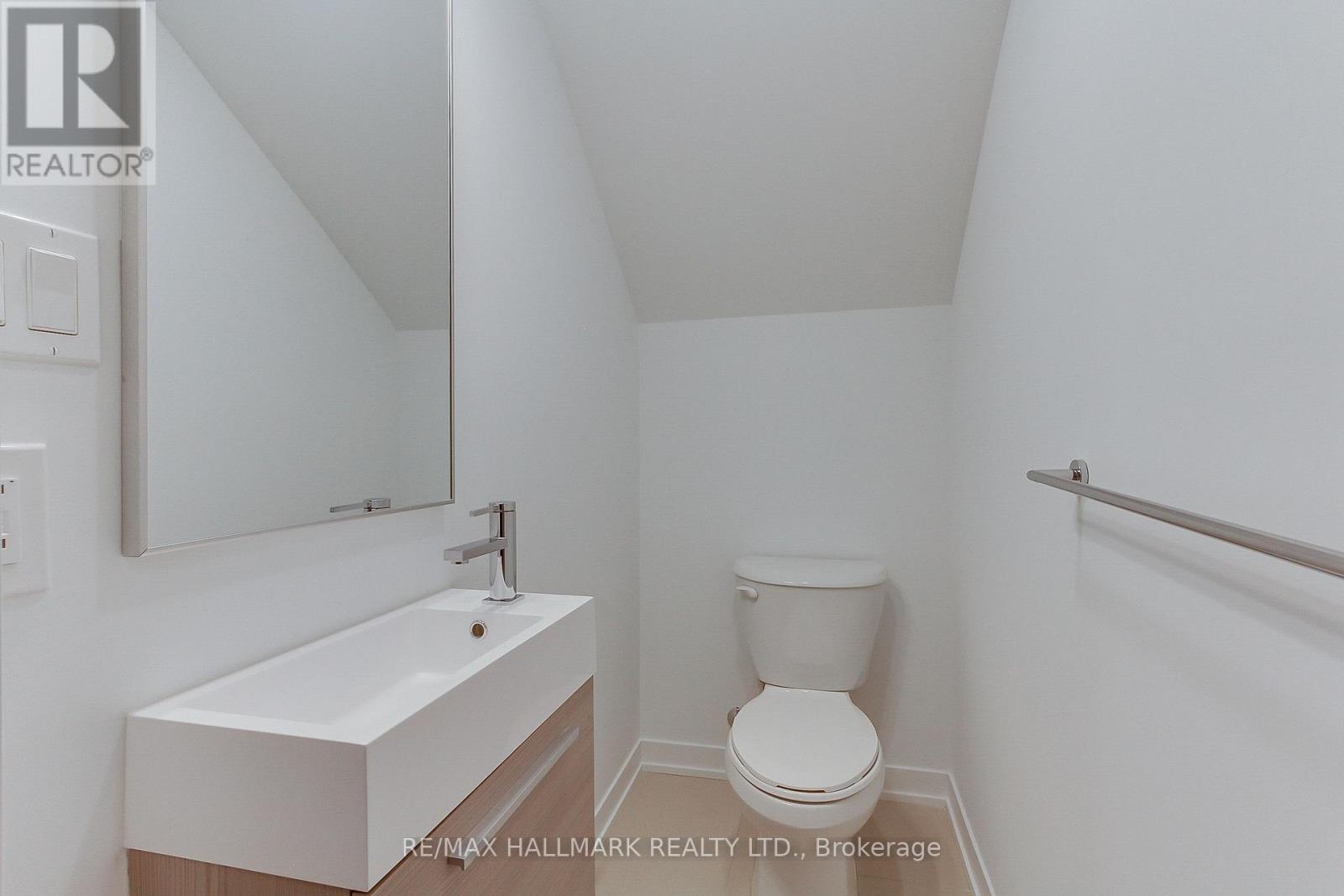 6 Turtle Island Road, Toronto, Ontario  M6A 2M5 - Photo 16 - C12584124