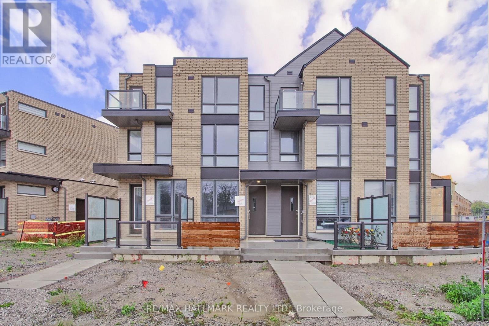 6 Turtle Island Road, Toronto, Ontario  M6A 2M5 - Photo 2 - C12584124