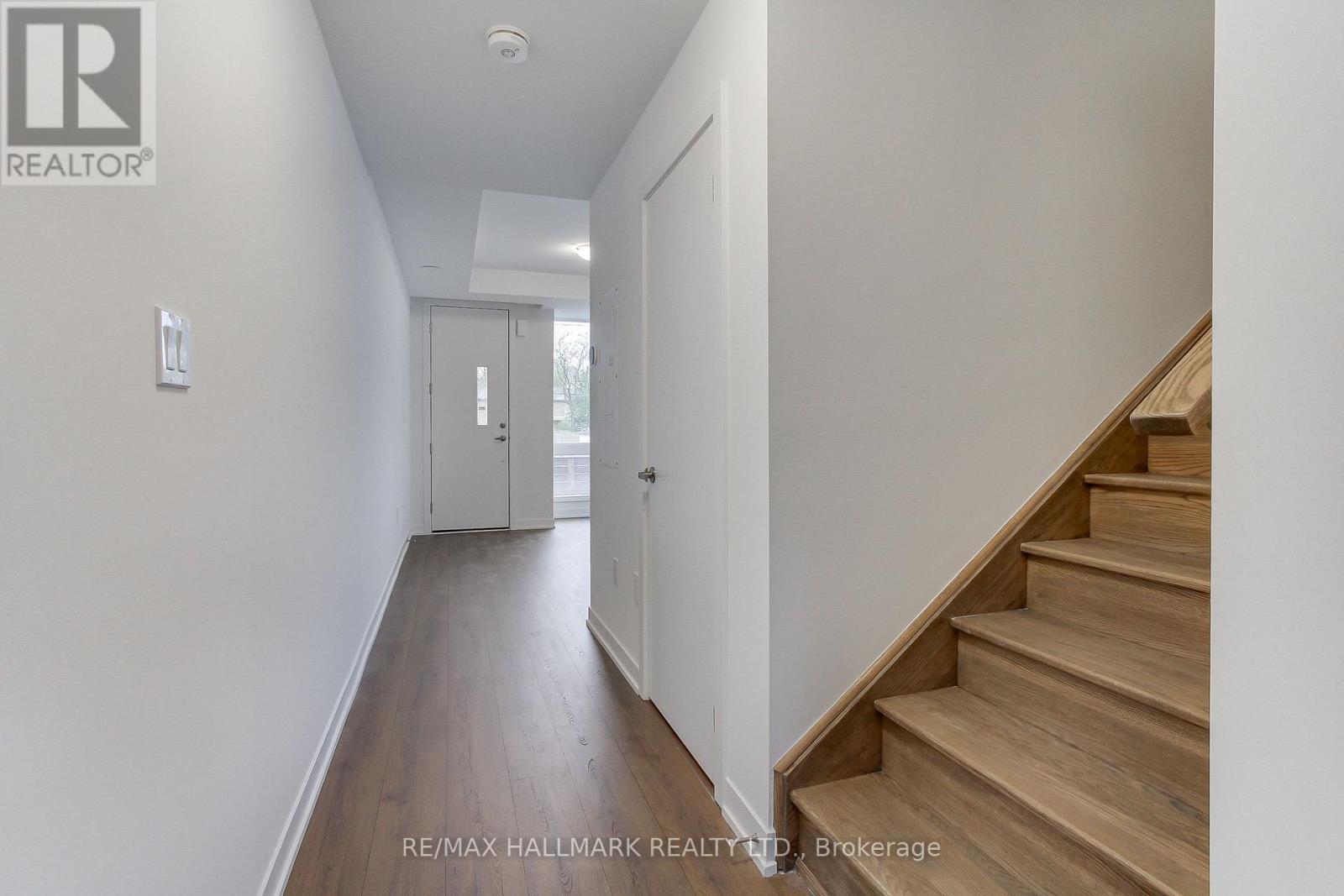 6 Turtle Island Road, Toronto, Ontario  M6A 2M5 - Photo 7 - C12584124