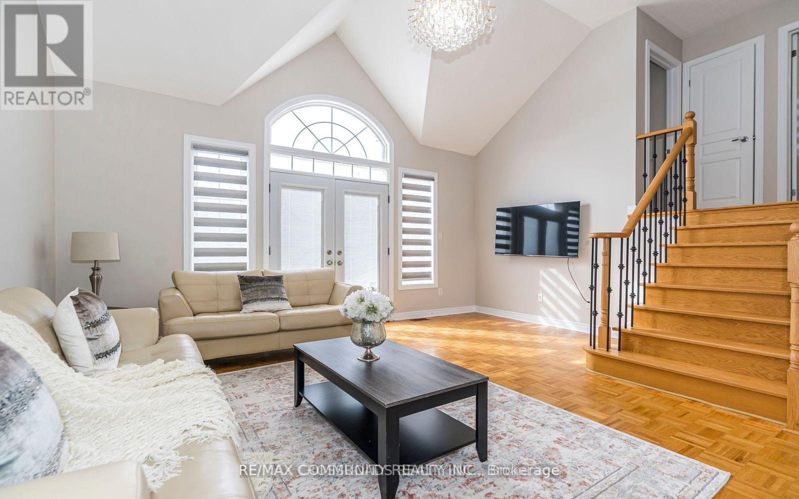 24 Cozens Drive, Richmond Hill, Ontario  L4E 4W3 - Photo 15 - N12584100