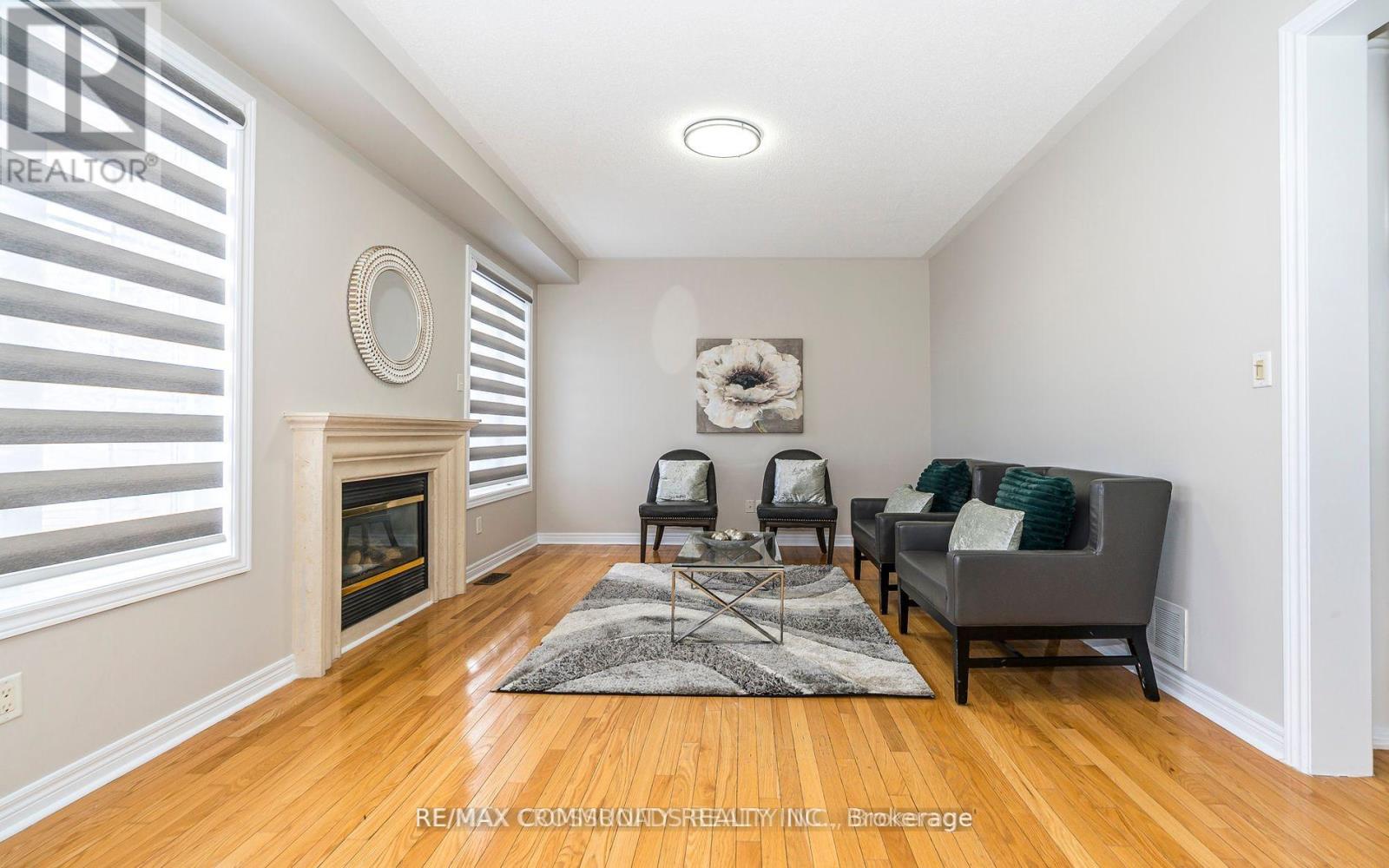 24 Cozens Drive, Richmond Hill, Ontario  L4E 4W3 - Photo 6 - N12584100