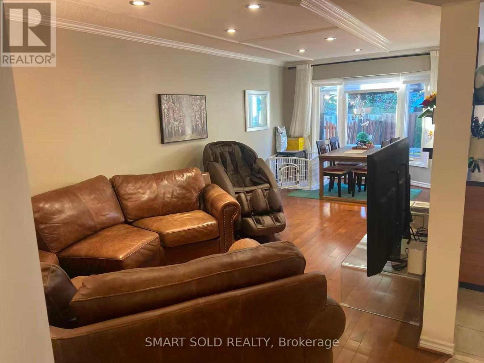 35 Moonlight Lane, Richmond Hill, Ontario L4C 8K4 - Photo 4 - N12584114