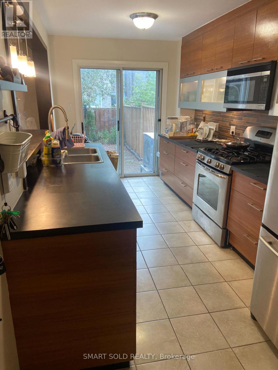 35 Moonlight Lane, Richmond Hill, Ontario L4C 8K4 - Photo 6 - N12584114