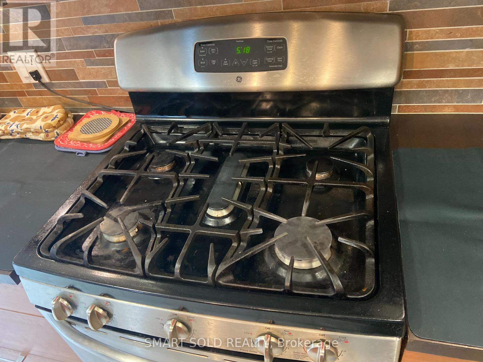 35 Moonlight Lane, Richmond Hill, Ontario L4C 8K4 - Photo 7 - N12584114