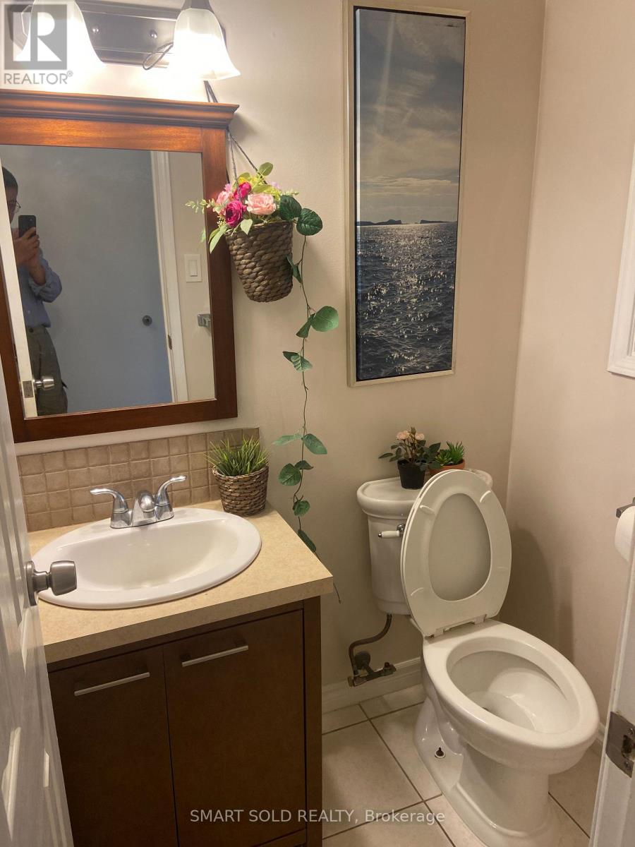 35 Moonlight Lane, Richmond Hill, Ontario L4C 8K4 - Photo 9 - N12584114