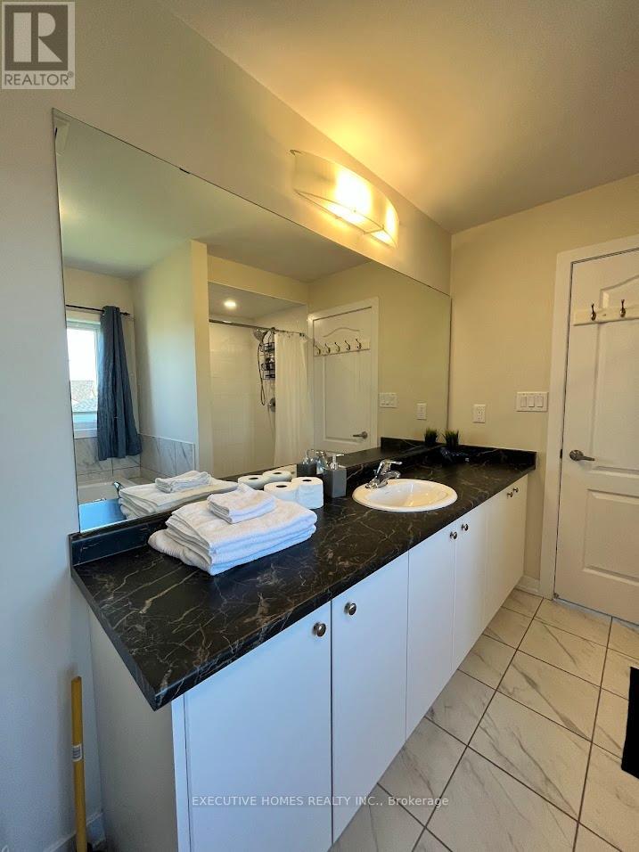 33 Wintergreen Crescent, Haldimand, Ontario  N3W 0H9 - Photo 12 - X12584110