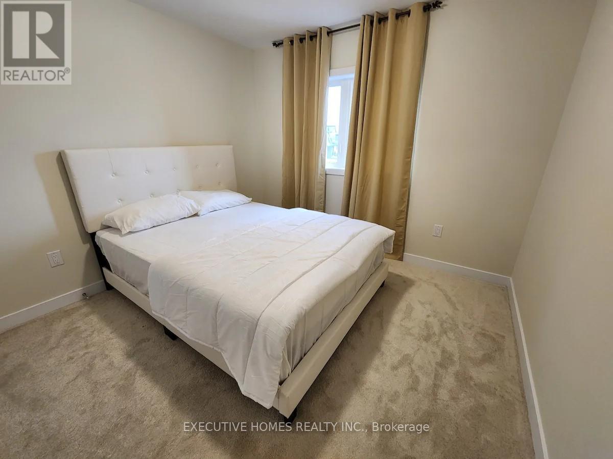 33 Wintergreen Crescent, Haldimand, Ontario  N3W 0H9 - Photo 16 - X12584110