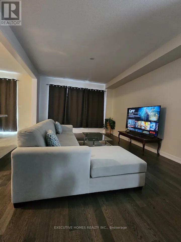 33 Wintergreen Crescent, Haldimand, Ontario  N3W 0H9 - Photo 2 - X12584110