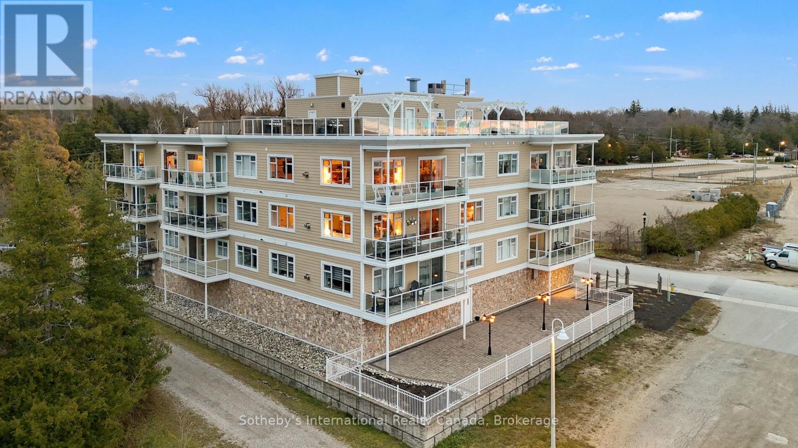 302 - 137 Elgin Street, Saugeen Shores, Ontario N0H 2C6 - Photo 2 - X12584146