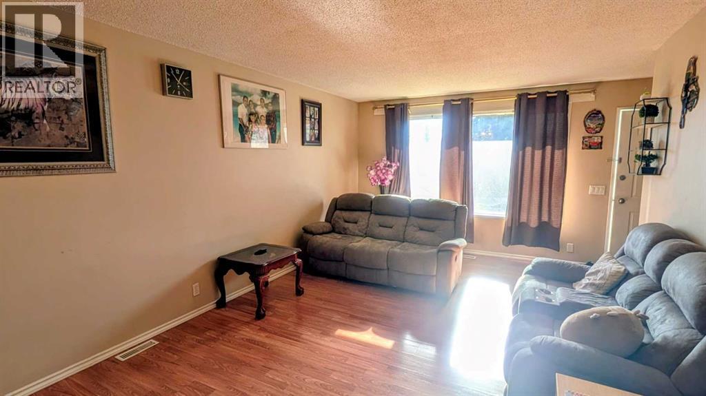 430 Pinehill Road Ne, Calgary, Alberta  T1Y 2M6 - Photo 7 - A2265611