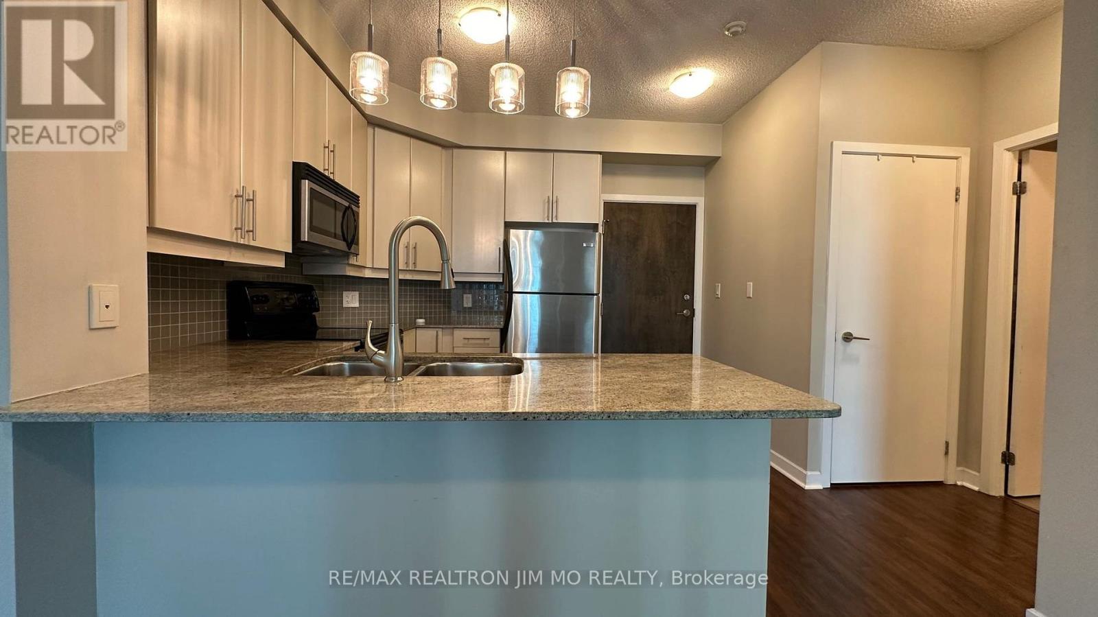 1704 - 18 Harbour Street, Toronto, Ontario  M5J 2Z6 - Photo 10 - C12584162