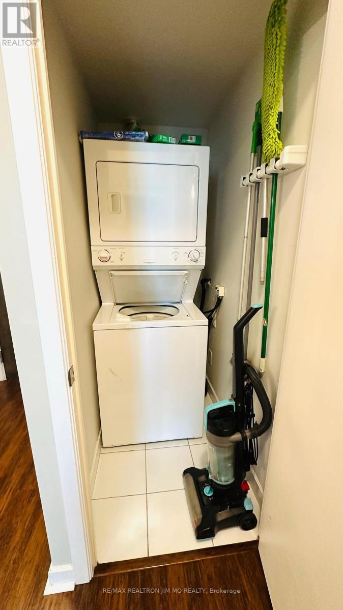 1704 - 18 Harbour Street, Toronto, Ontario  M5J 2Z6 - Photo 14 - C12584162