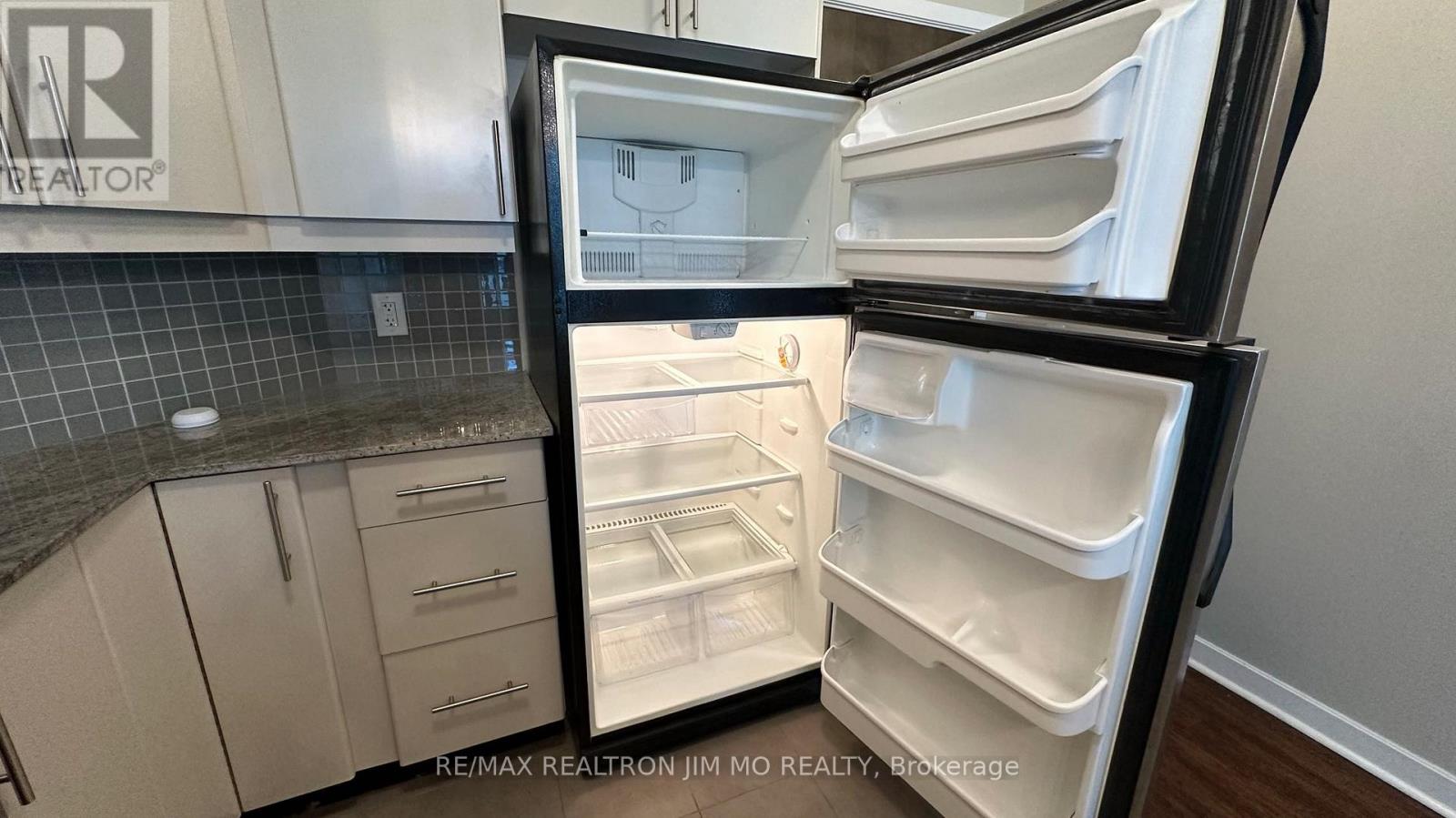 1704 - 18 Harbour Street, Toronto, Ontario  M5J 2Z6 - Photo 15 - C12584162