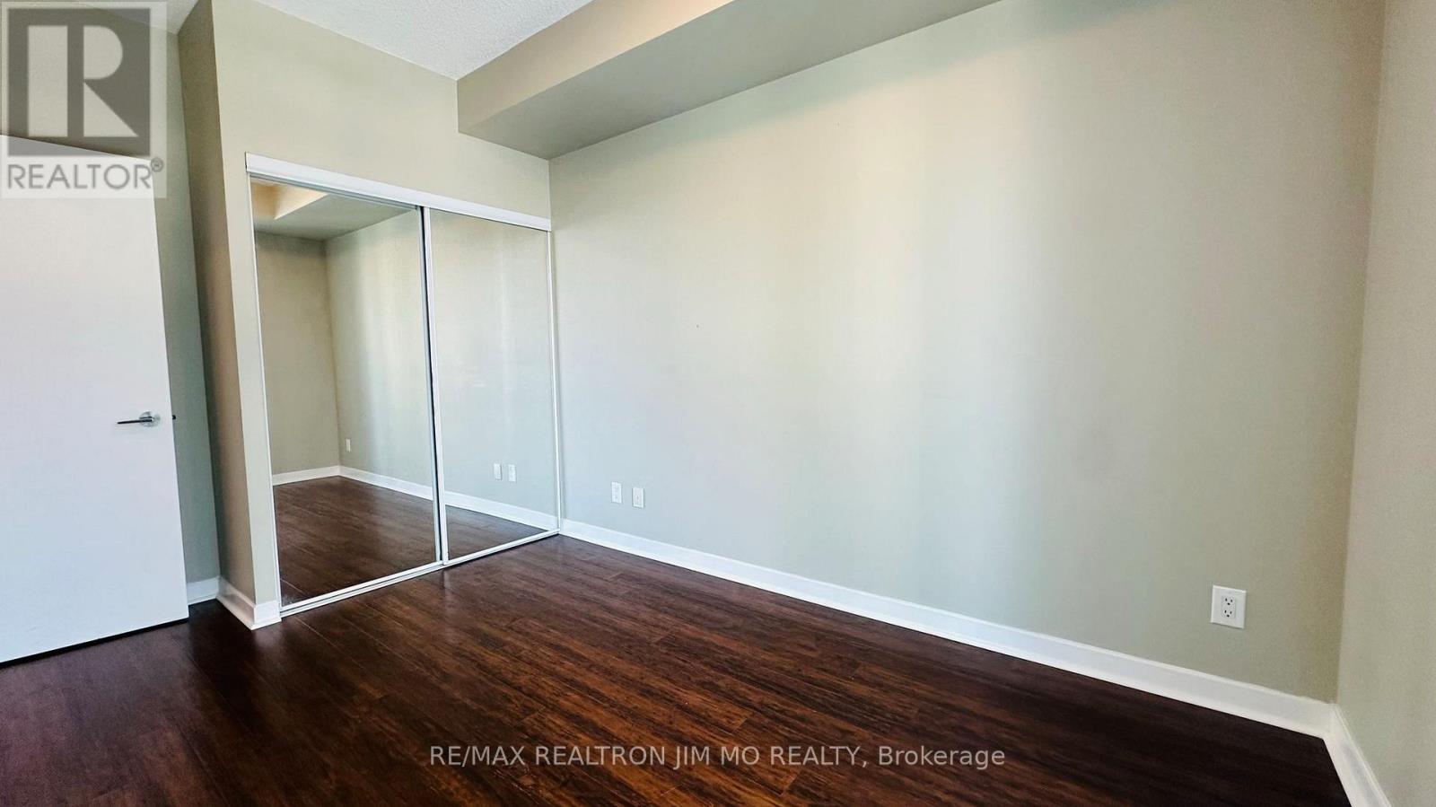 1704 - 18 Harbour Street, Toronto, Ontario  M5J 2Z6 - Photo 18 - C12584162