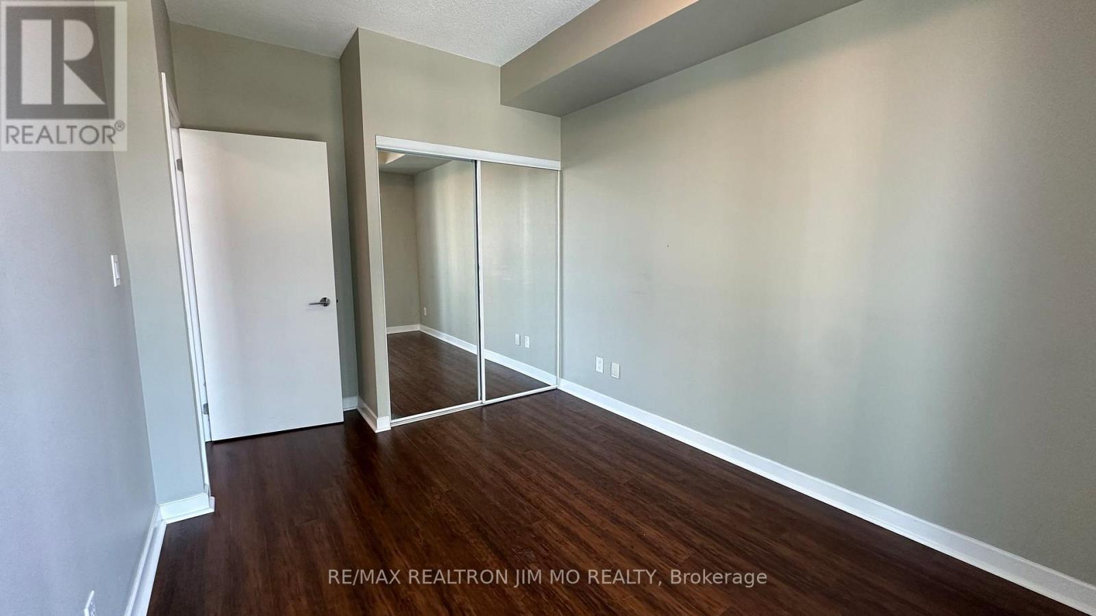 1704 - 18 Harbour Street, Toronto, Ontario  M5J 2Z6 - Photo 9 - C12584162