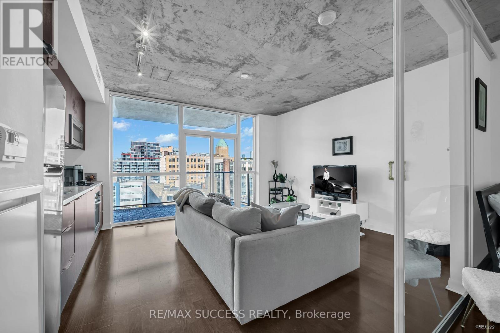 1005 - 478 King Street W, Toronto, Ontario  M5V 0A8 - Photo 10 - C12584180