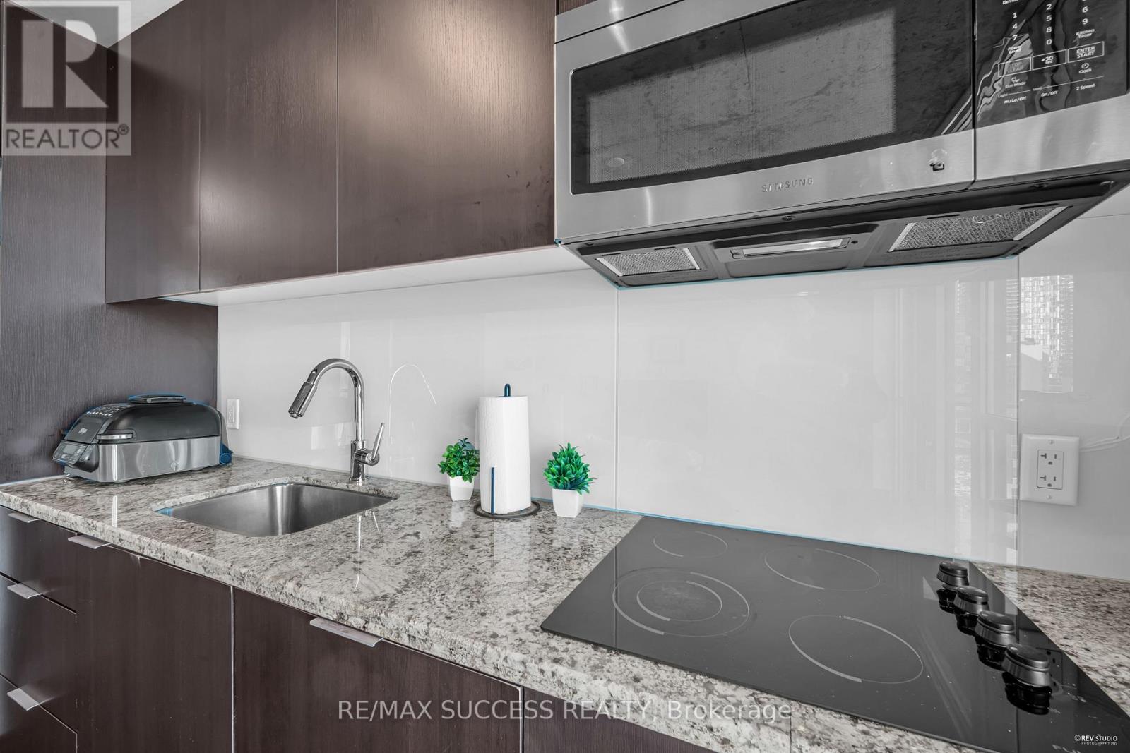 1005 - 478 King Street W, Toronto, Ontario  M5V 0A8 - Photo 21 - C12584180