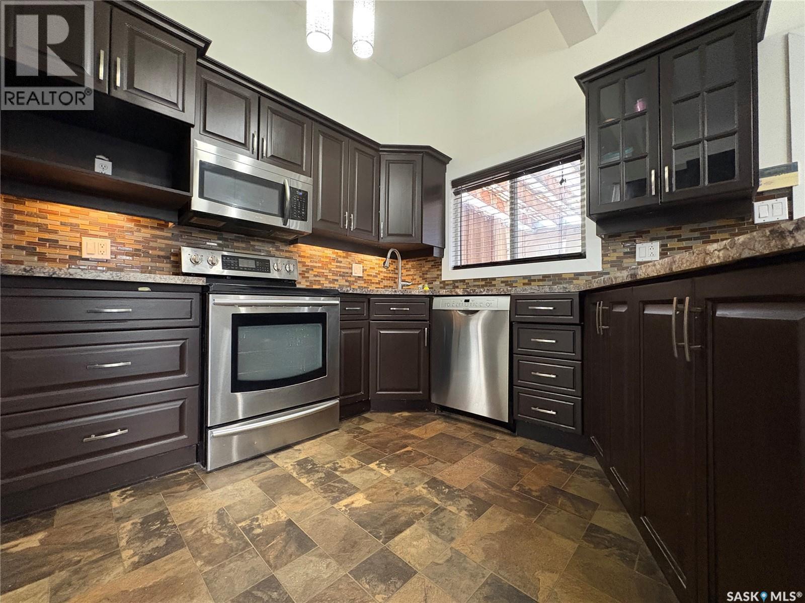 70 Dutton Crescent, Regina, Saskatchewan  S4N 4E5 - Photo 10 - SK024852