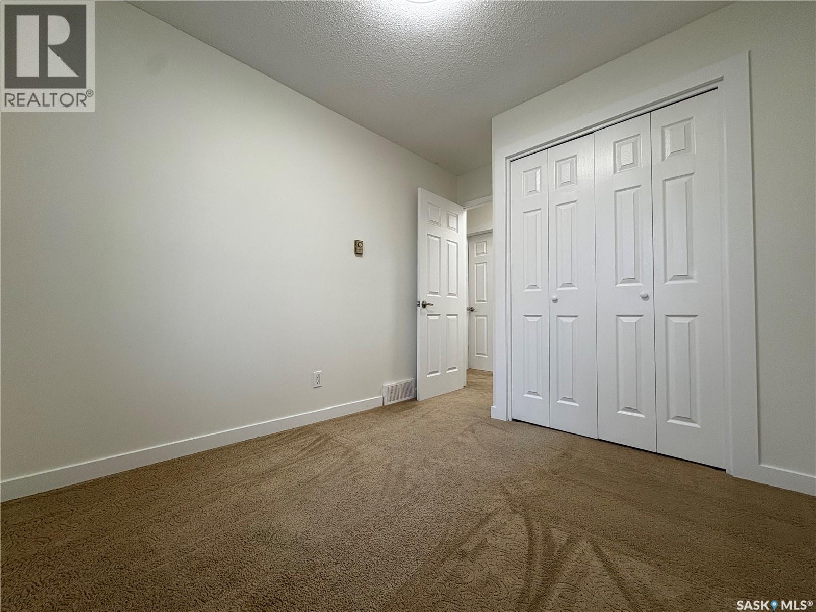 70 Dutton Crescent, Regina, Saskatchewan  S4N 4E5 - Photo 13 - SK024852