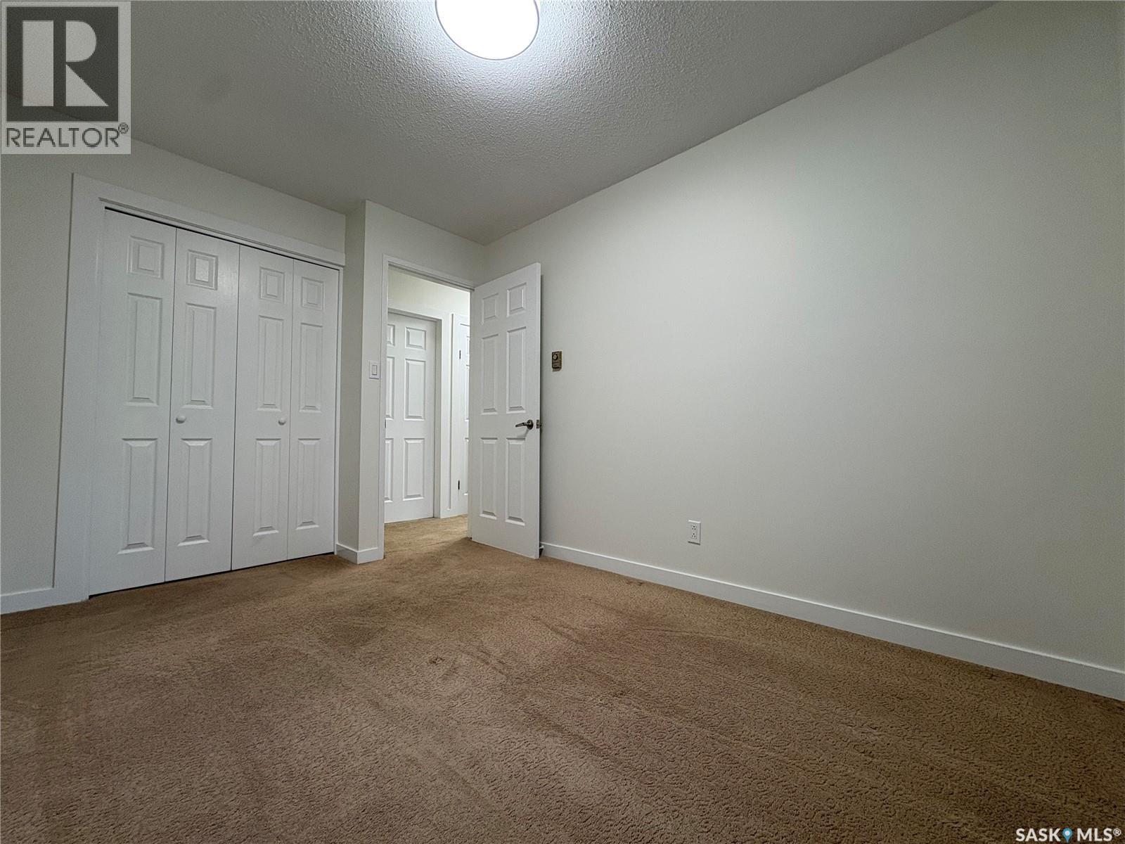 70 Dutton Crescent, Regina, Saskatchewan  S4N 4E5 - Photo 14 - SK024852