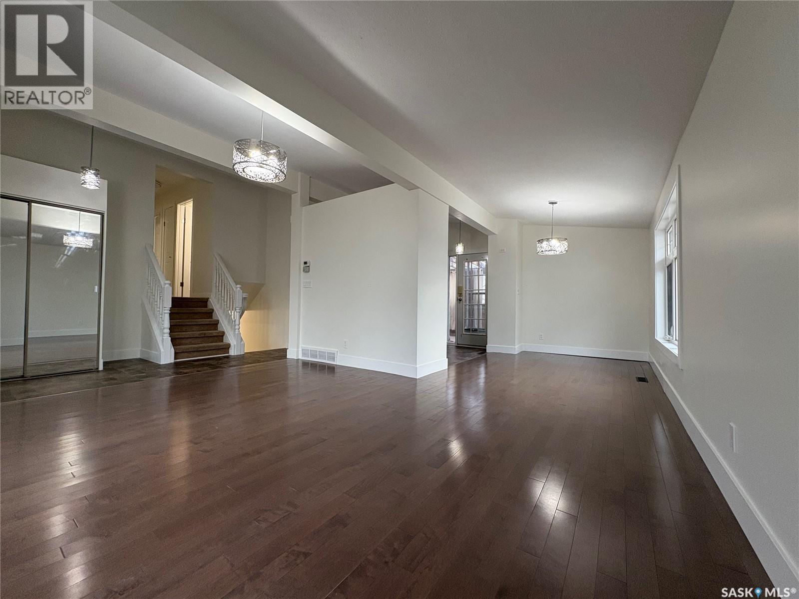 70 Dutton Crescent, Regina, Saskatchewan  S4N 4E5 - Photo 4 - SK024852