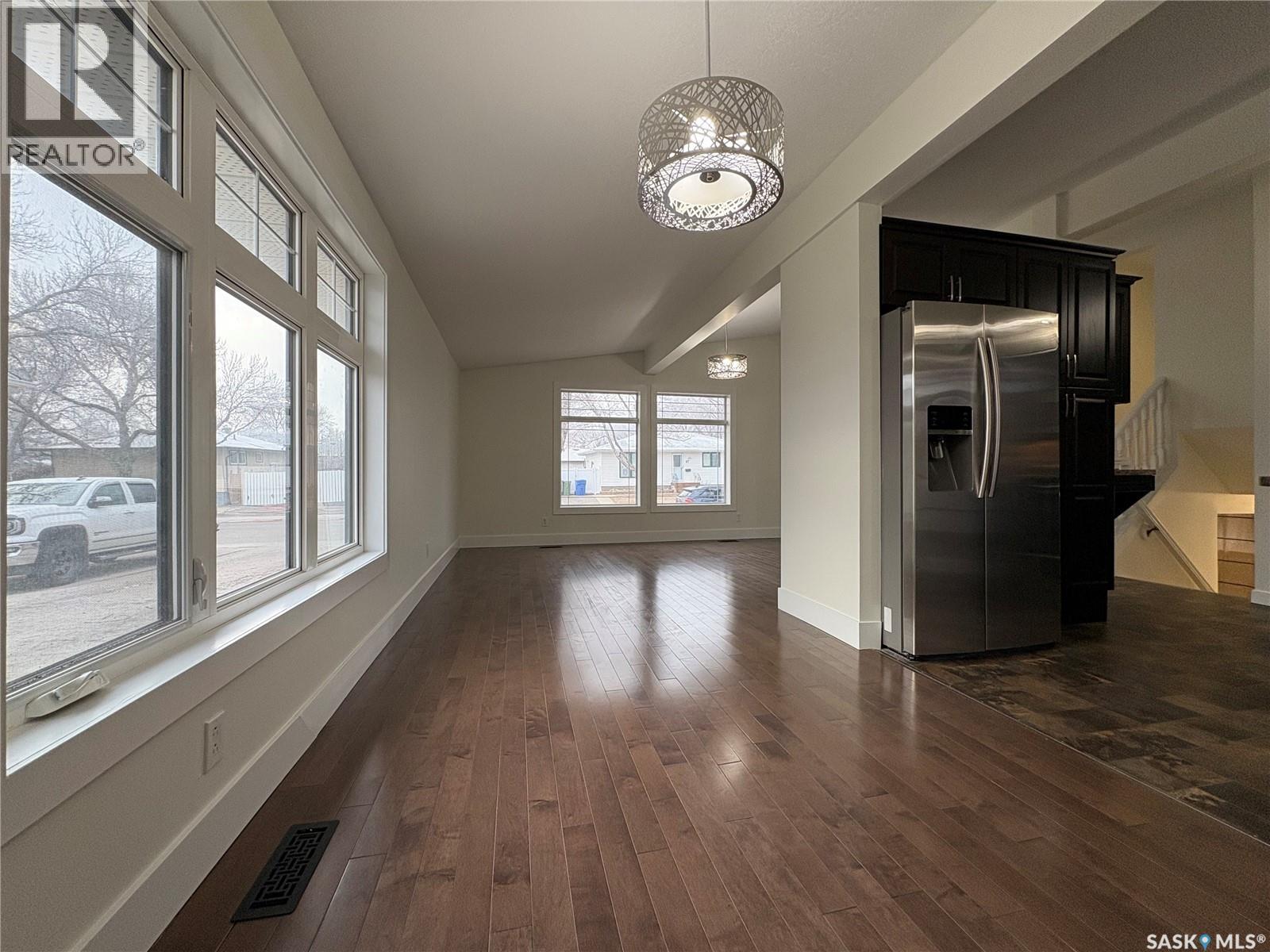 70 Dutton Crescent, Regina, Saskatchewan  S4N 4E5 - Photo 5 - SK024852