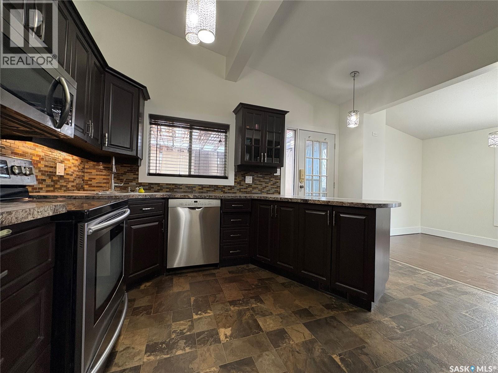 70 Dutton Crescent, Regina, Saskatchewan  S4N 4E5 - Photo 7 - SK024852