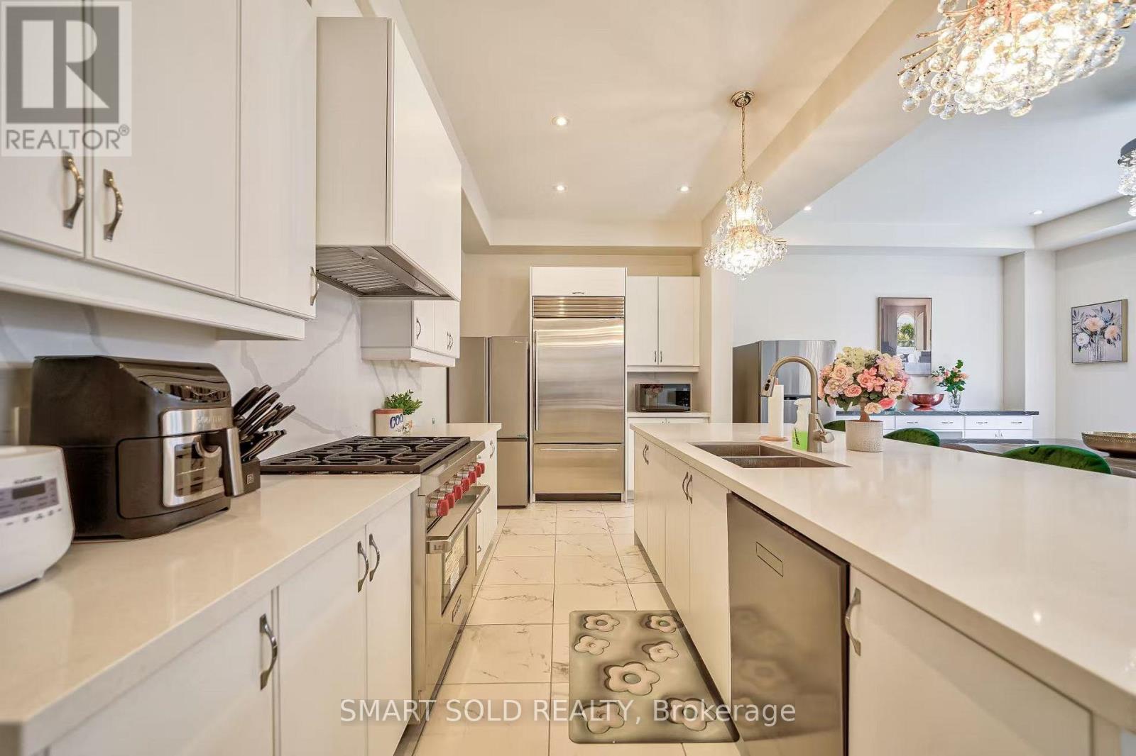 Room E - 133 Hillsview Drive, Richmond Hill, Ontario  L4C 2R4 - Photo 6 - N12584130